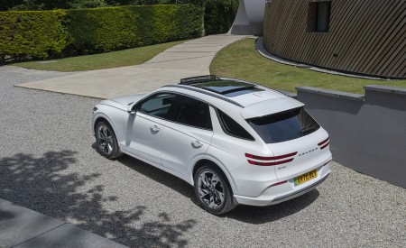 2023 Genesis Electrified GV70 (UK-Spec) Rear Three-Quarter Wallpapers 450x275 (26)