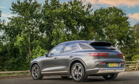 2023 Genesis Electrified GV70 (UK-Spec) Rear Three-Quarter Wallpapers 450x275 (69)