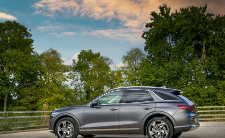2023 Genesis Electrified GV70 (UK-Spec) Side Wallpapers 450x275 (70)