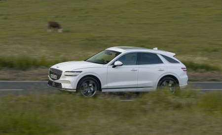 2023 Genesis Electrified GV70 (UK-Spec) Side Wallpapers 450x275 (3)