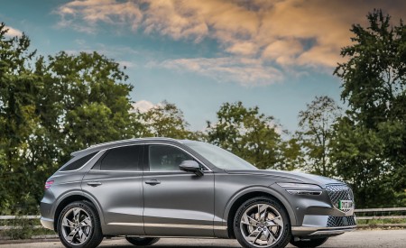 2023 Genesis Electrified GV70 (UK-Spec) Side Wallpapers 450x275 (71)
