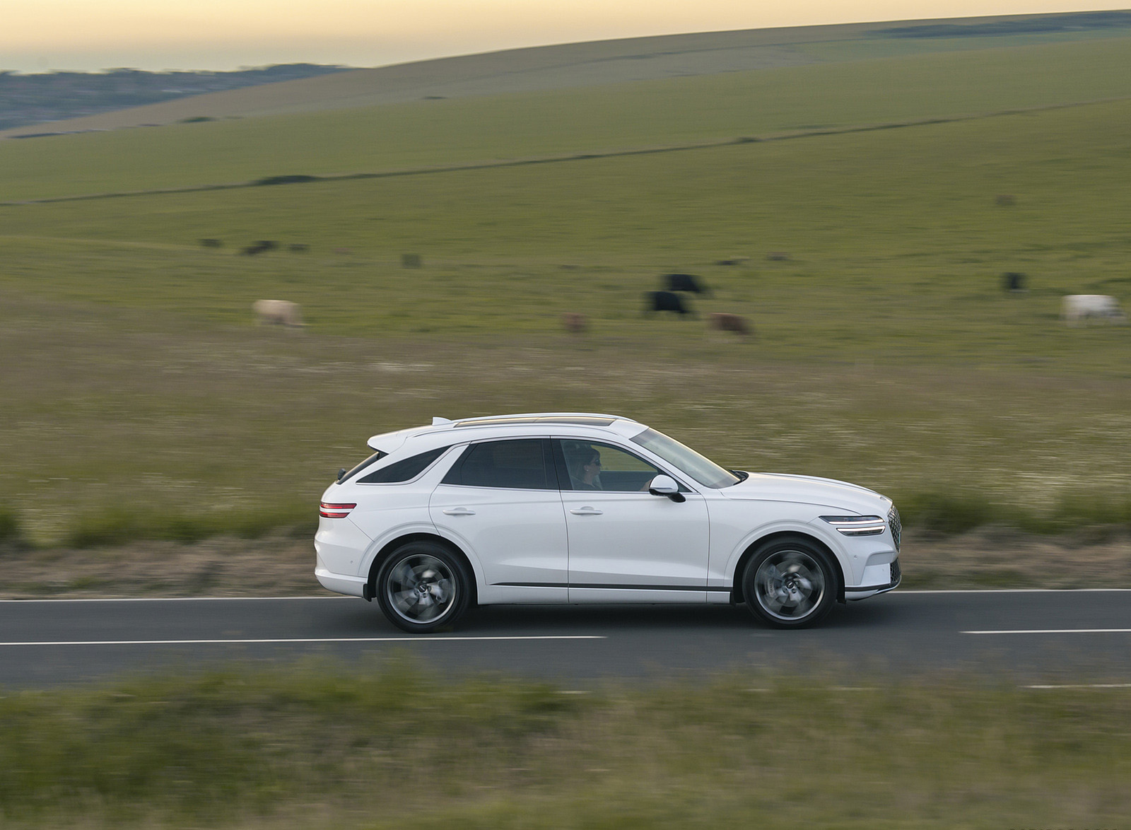 2023 Genesis Electrified GV70 (UK-Spec) Side Wallpapers  (4)
