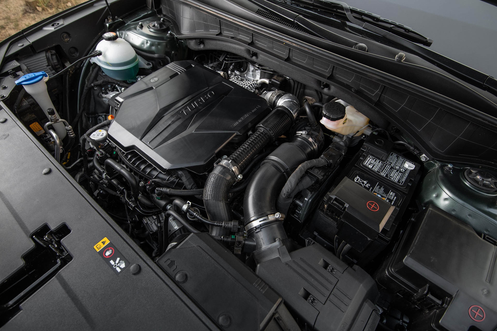 2023 Kia Sorento X-Line Engine Wallpapers (4)