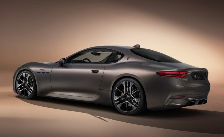 2023 Maserati GranTurismo Folgore Rear Three-Quarter Wallpapers 450x275 (2)