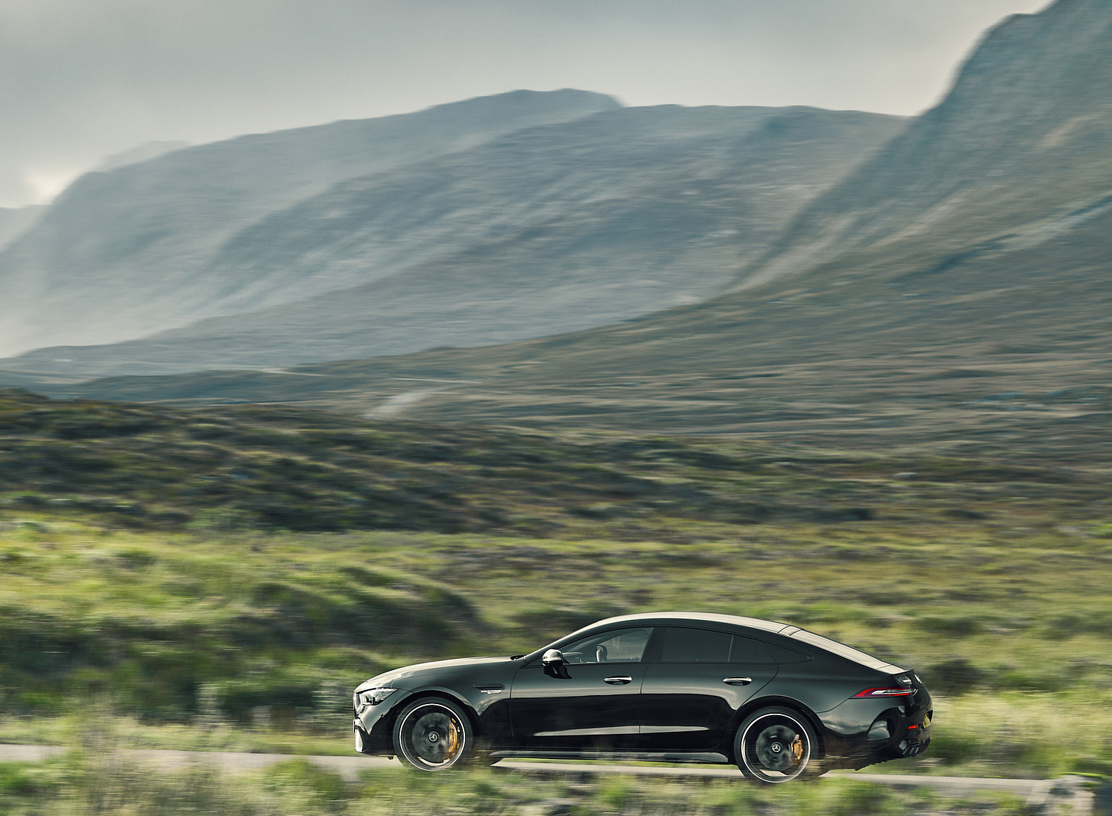 2023 Mercedes-AMG GT 63 S E Performance 4-door (UK-Spec) Side Wallpapers (3)