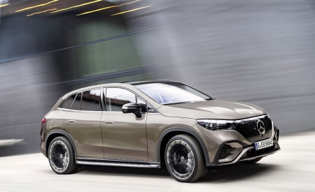 2023 Mercedes-Benz EQE SUV AMG Line Night Package (Color: Velvet Brown Metallic) Front Three-Quarter Wallpapers 450x275 (16)