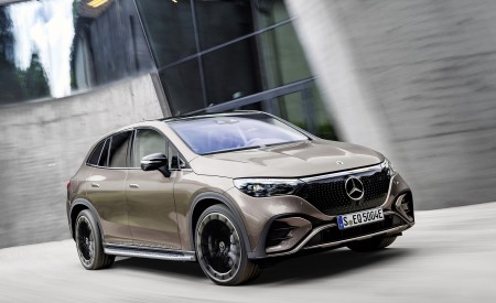 2023 Mercedes-Benz EQE SUV AMG Line Night Package (Color: Velvet Brown Metallic) Front Three-Quarter Wallpapers 450x275 (17)