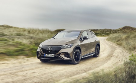 2023 Mercedes-Benz EQE SUV AMG Line Night Package (Color: Velvet Brown Metallic) Front Three-Quarter Wallpapers 450x275 (12)