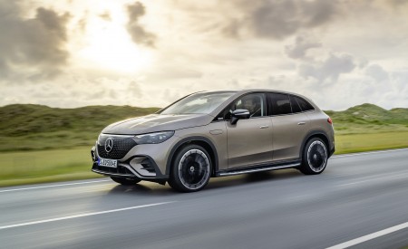 2023 Mercedes-Benz EQE SUV AMG Line Night Package (Color: Velvet Brown Metallic) Front Three-Quarter Wallpapers 450x275 (2)