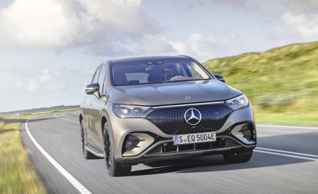 2023 Mercedes-Benz EQE SUV AMG Line Night Package (Color: Velvet Brown Metallic) Front Wallpapers 450x275 (7)