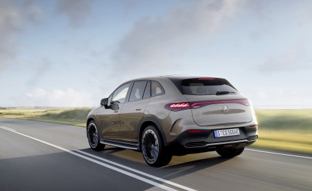 2023 Mercedes-Benz EQE SUV AMG Line Night Package (Color: Velvet Brown Metallic) Rear Three-Quarter Wallpapers 450x275 (4)