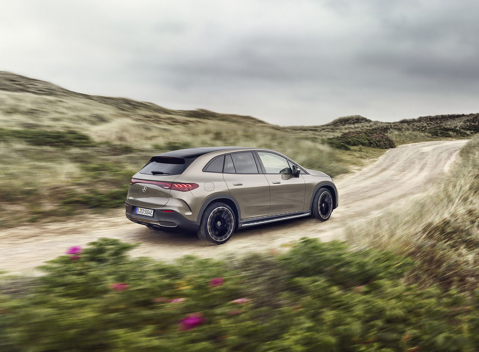 2023 Mercedes-Benz EQE SUV AMG Line Night Package (Color: Velvet Brown Metallic) Rear Three-Quarter Wallpapers (13)