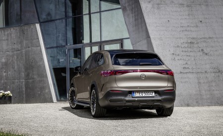 2023 Mercedes-Benz EQE SUV AMG Line Night Package (Color: Velvet Brown Metallic) Rear Wallpapers 450x275 (29)