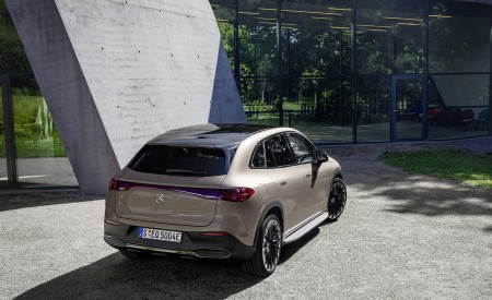 2023 Mercedes-Benz EQE SUV AMG Line Night Package (Color: Velvet Brown Metallic) Rear Wallpapers 450x275 (30)