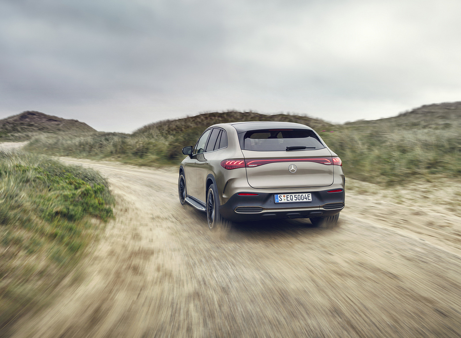 2023 Mercedes-Benz EQE SUV AMG Line Night Package (Color: Velvet Brown Metallic) Rear Wallpapers (14)