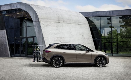 2023 Mercedes-Benz EQE SUV AMG Line Night Package (Color: Velvet Brown Metallic) Side Wallpapers 450x275 (24)