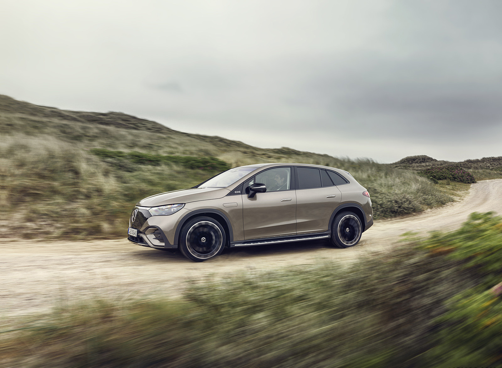 2023 Mercedes-Benz EQE SUV AMG Line Night Package (Color: Velvet Brown Metallic) Side Wallpapers (15)