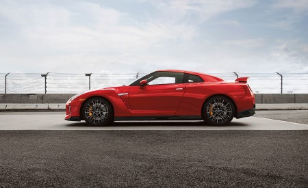2023 Nissan GT-R US Version Side Wallpapers 450x275 (2)
