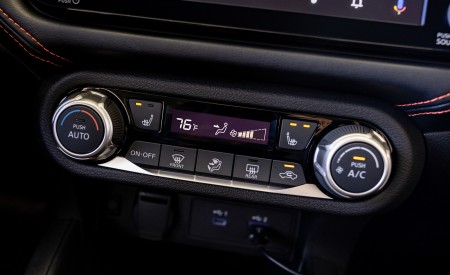 2023 Nissan Versa Central Console Wallpapers 450x275 (29)