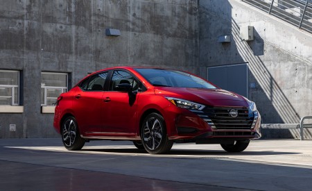 2023 Nissan Versa Front Three-Quarter Wallpapers 450x275 (9)
