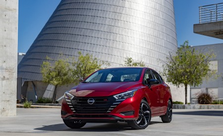 2023 Nissan Versa Front Wallpapers 450x275 (2)