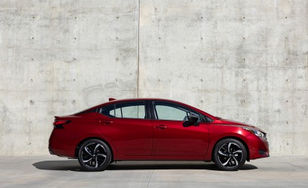 2023 Nissan Versa Side Wallpapers 450x275 (5)