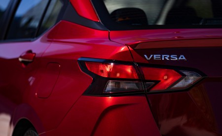 2023 Nissan Versa Tail Light Wallpapers 450x275 (22)