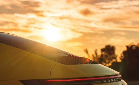 2023 Porsche 911 Carrera T (Color: Racing Yellow) Tail Light Wallpapers 450x275 (83)