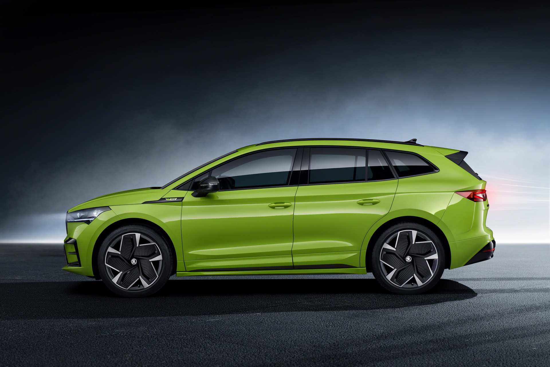 2023 Skoda Enyaq RS iV Side Wallpapers (7)
