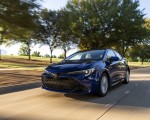 2023 Toyota Corolla Hatchback SE (Color: Blue Crush Metallic) Front Three-Quarter Wallpapers 150x120 (5)