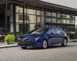 2023 Toyota Corolla Hatchback SE (Color: Blue Crush Metallic) Front Three-Quarter Wallpapers 150x120 (11)