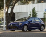 2023 Toyota Corolla Hatchback SE (Color: Blue Crush Metallic) Front Three-Quarter Wallpapers 150x120 (4)