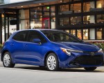 2023 Toyota Corolla Hatchback SE (Color: Blue Crush Metallic) Front Three-Quarter Wallpapers 150x120 (9)