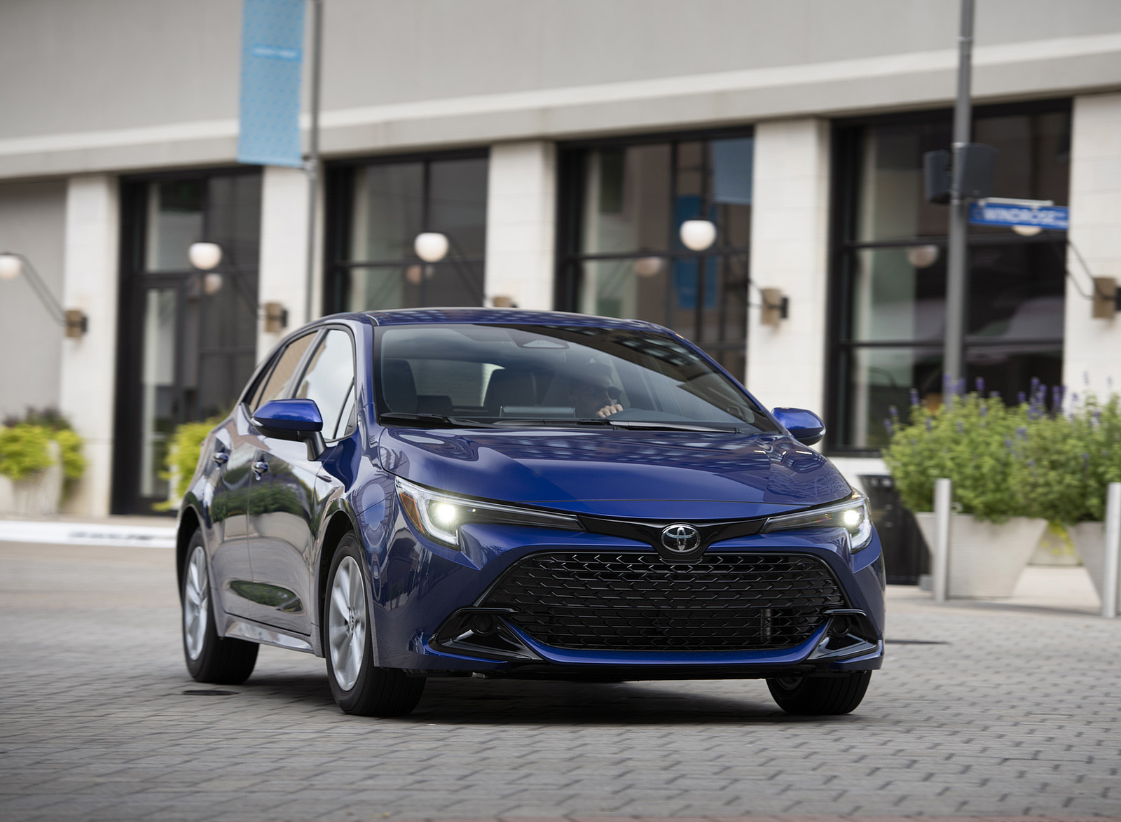 2023 Toyota Corolla Hatchback SE (Color: Blue Crush Metallic) Front Wallpapers (1)