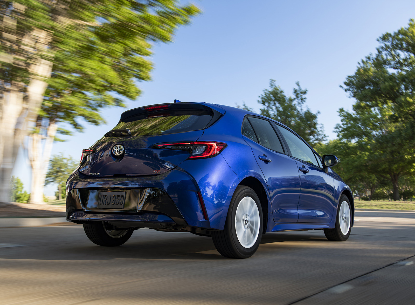 2023 Toyota Corolla Hatchback SE (Color: Blue Crush Metallic) Rear Three-Quarter Wallpapers (7)