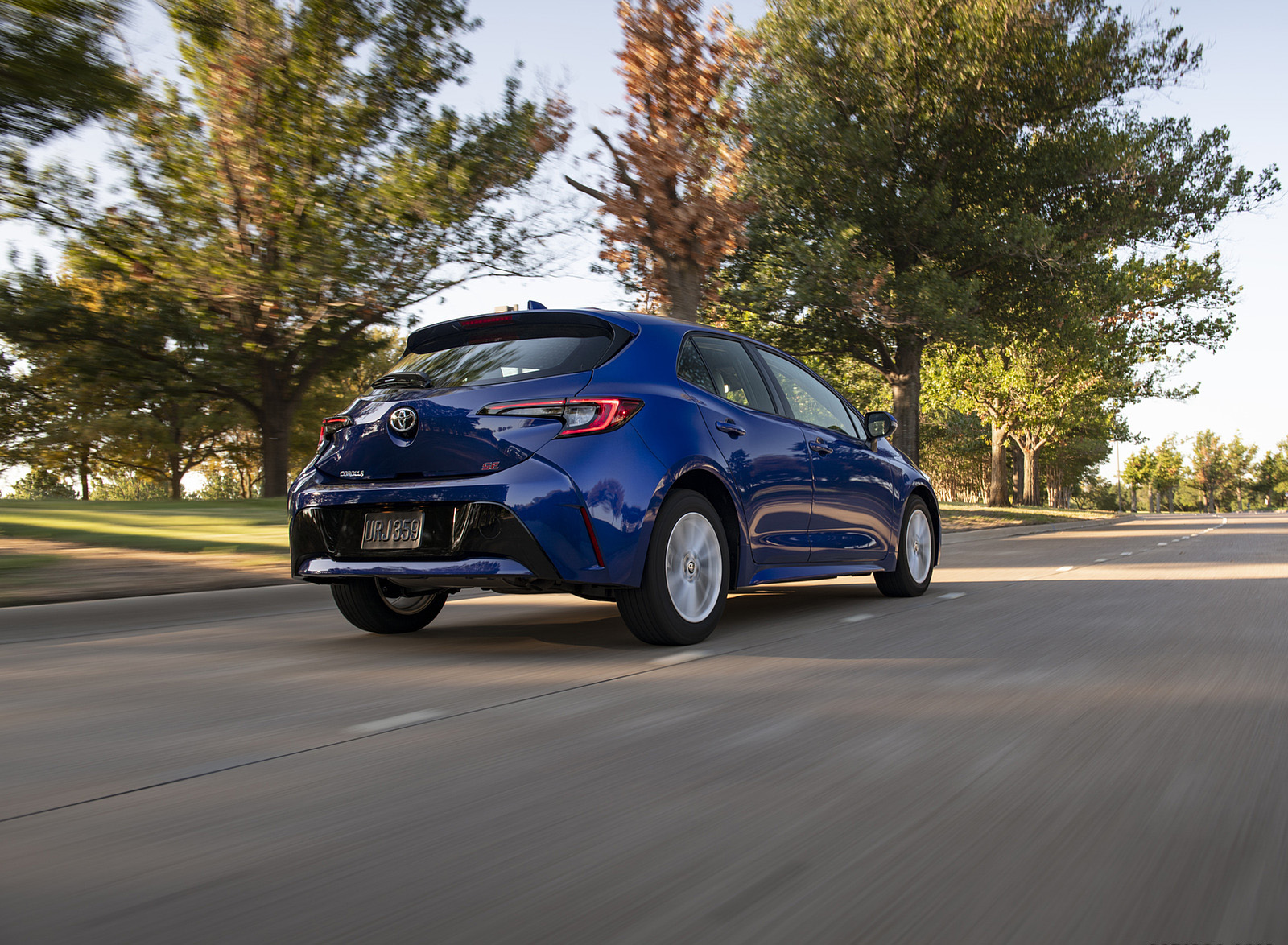 2023 Toyota Corolla Hatchback SE (Color: Blue Crush Metallic) Rear Three-Quarter Wallpapers (8)