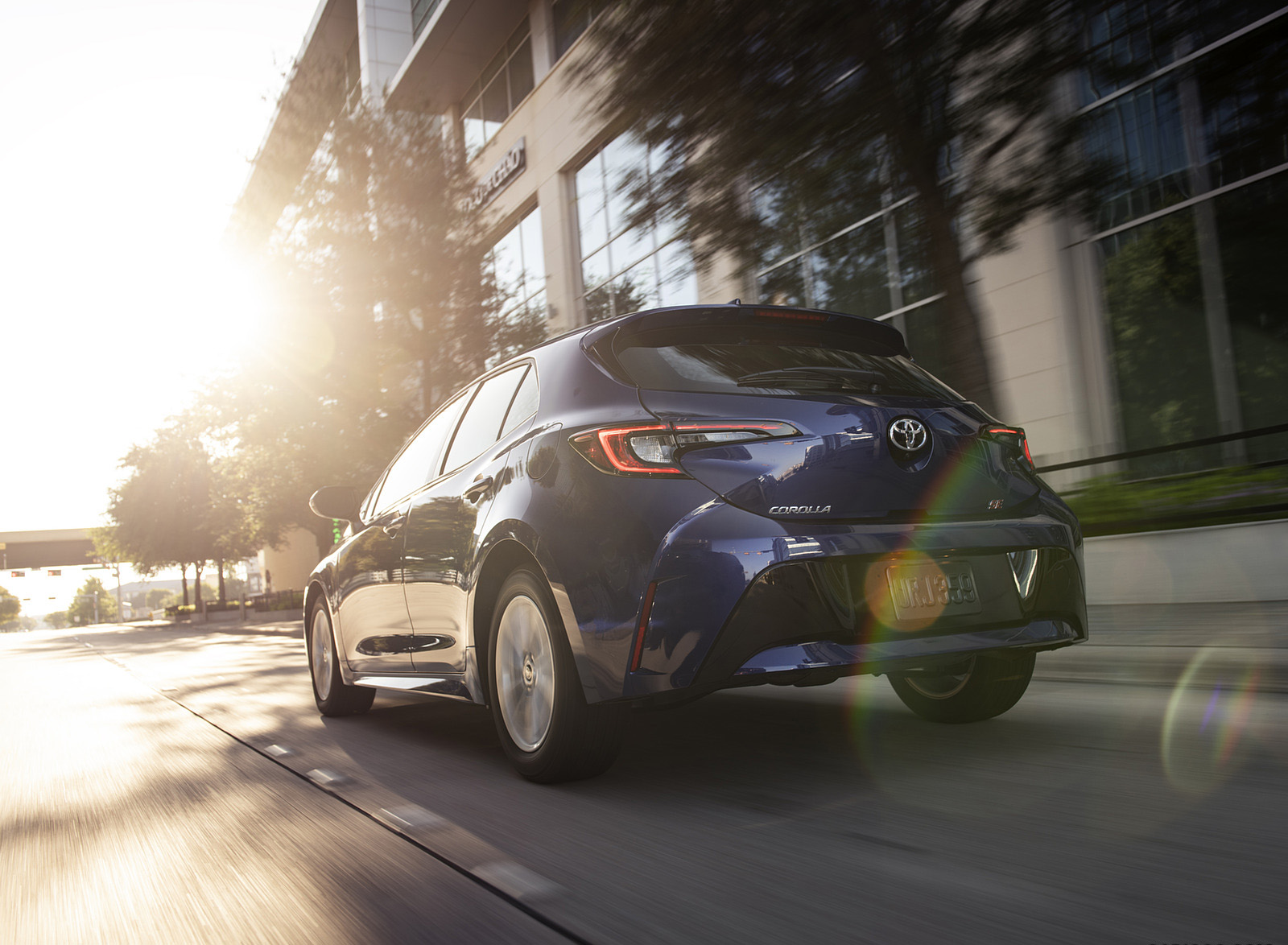 2023 Toyota Corolla Hatchback SE (Color: Blue Crush Metallic) Rear Three-Quarter Wallpapers (3)