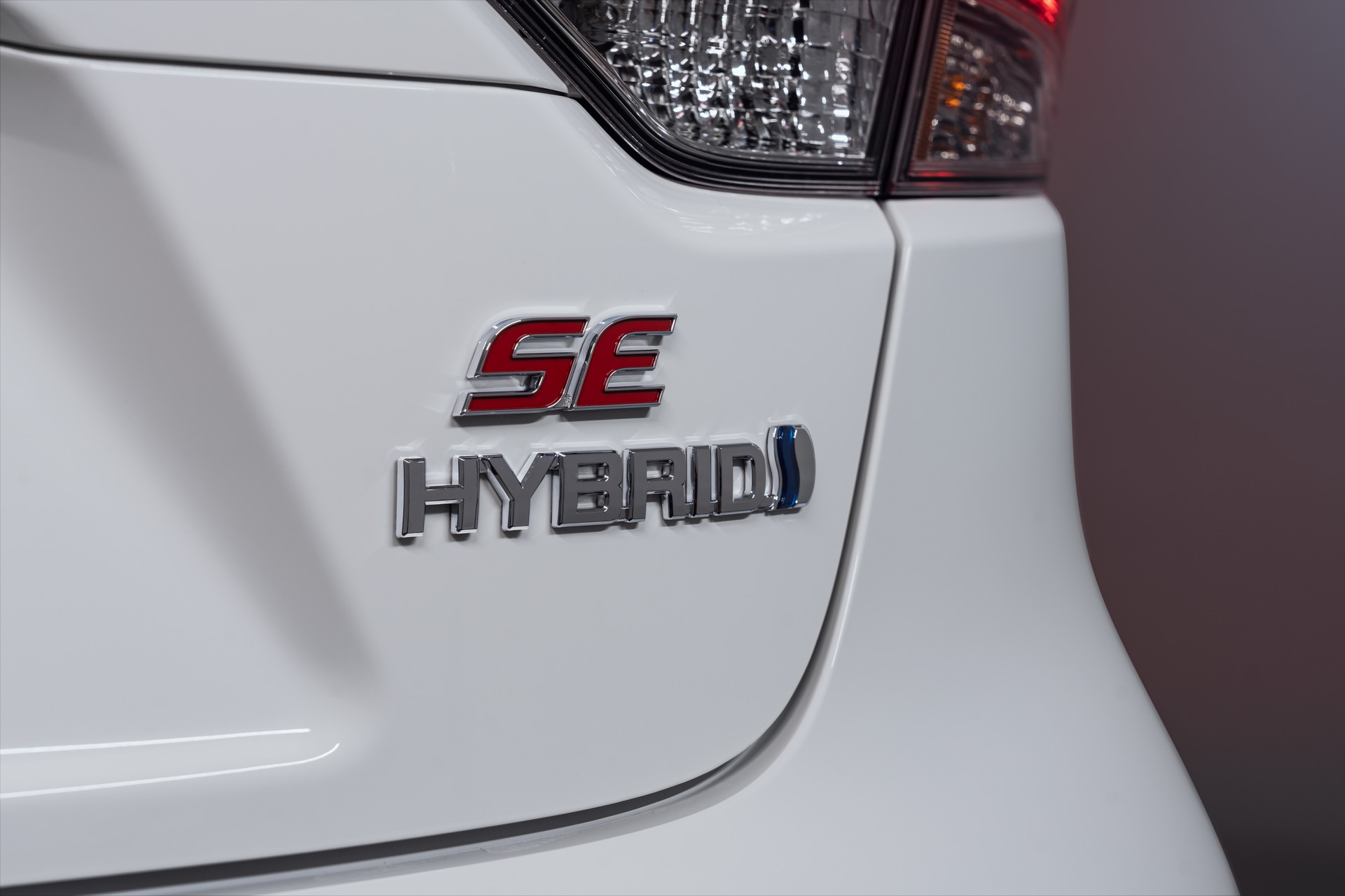 2023 Toyota Corolla Hybrid SE Infrared Special Edition Badge Wallpapers #8 of 17
