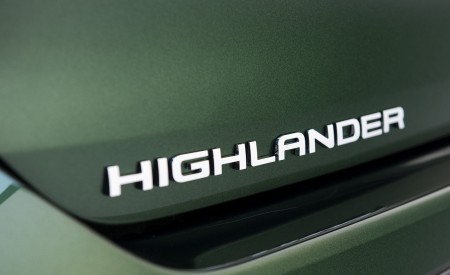 2023 Toyota Highlander Limited AWD 2.4-Liter Turbo (Color: Cypress Green) Badge Wallpapers 450x275 (13)