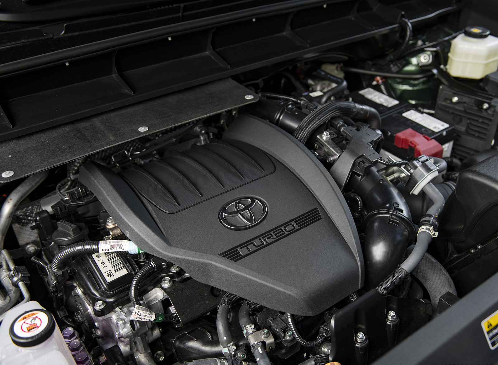 2023 Toyota Highlander Limited AWD 2.4-Liter Turbo (Color: Cypress Green) Engine Wallpapers (14)