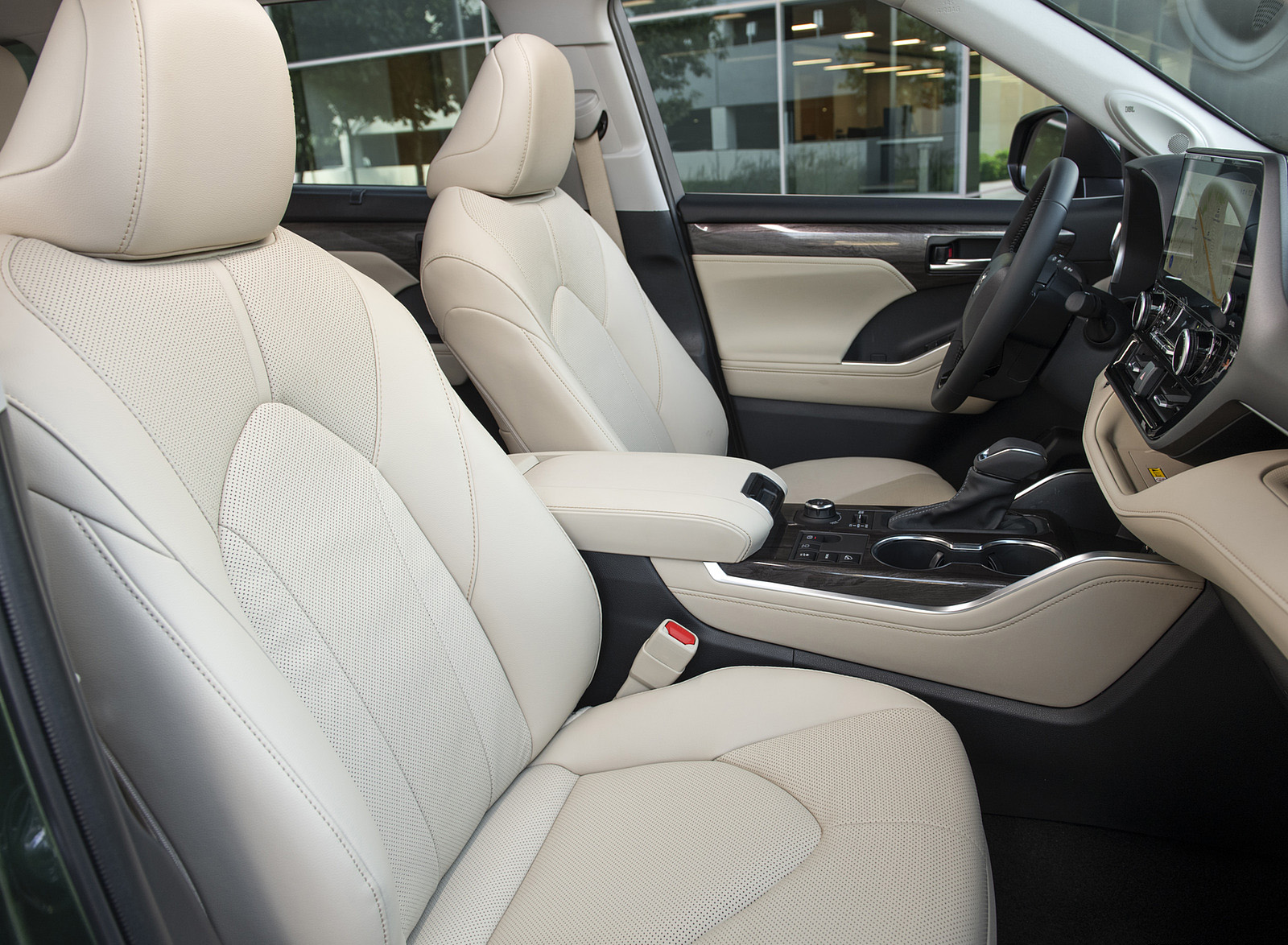 2023 Toyota Highlander Limited AWD 2.4-Liter Turbo (Color: Cypress Green) Interior Front Seats Wallpapers #19 of 28