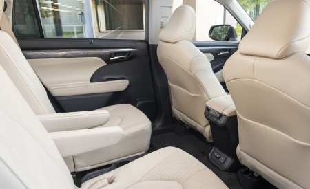 2023 Toyota Highlander Limited AWD 2.4-Liter Turbo (Color: Cypress Green) Interior Rear Seats Wallpapers 450x275 (20)