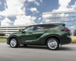 2023 Toyota Highlander Limited AWD 2.4-Liter Turbo (Color: Cypress Green) Side Wallpapers 150x120 (4)