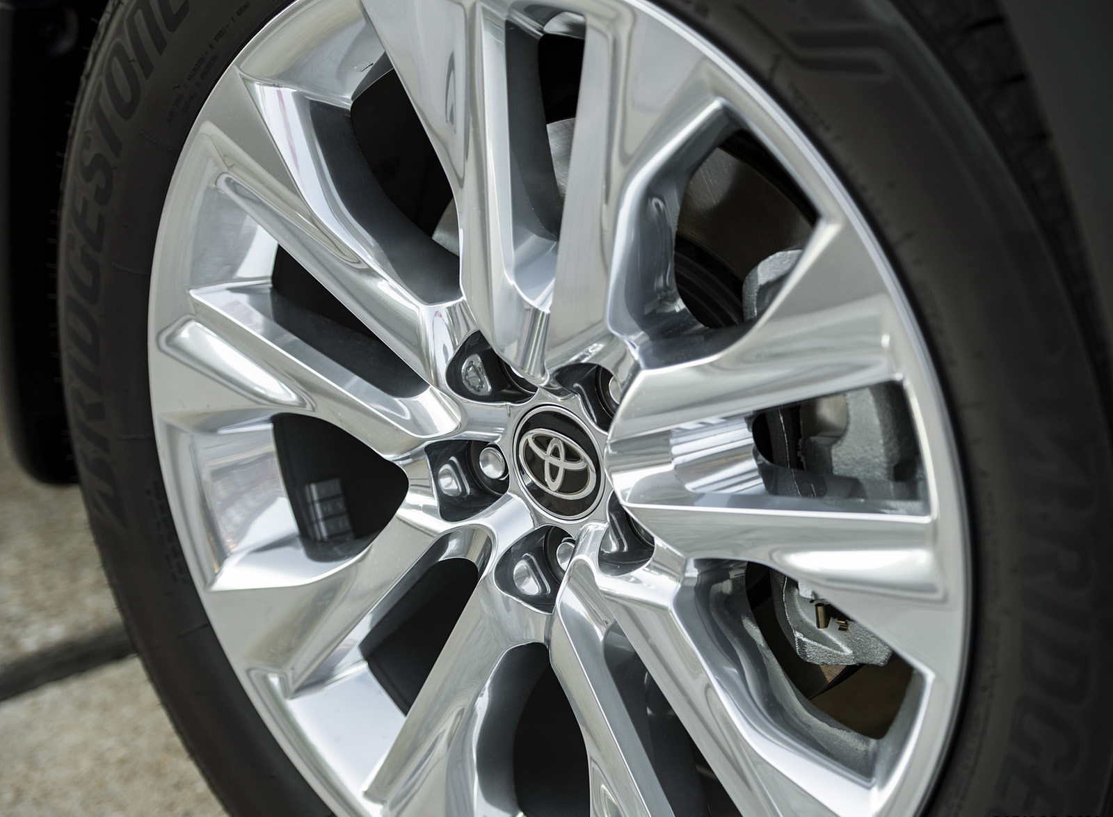 2023 Toyota Highlander Limited AWD 2.4-Liter Turbo (Color: Cypress Green) Wheel Wallpapers (11)