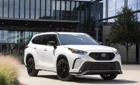 2023 Toyota Highlander XSE AWD 2.4-Liter Turbo (Color: Wind Chill Pearl) Front Three-Quarter Wallpapers 450x275 (23)