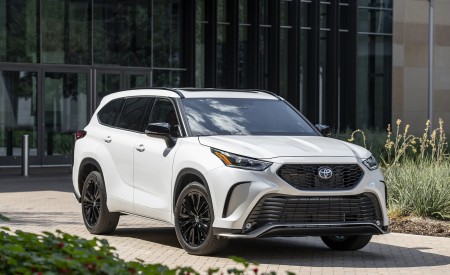 2023 Toyota Highlander XSE AWD 2.4-Liter Turbo (Color: Wind Chill Pearl) Front Three-Quarter Wallpapers 450x275 (24)