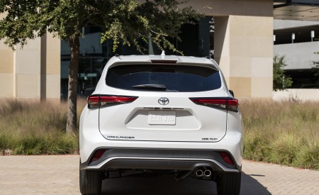 2023 Toyota Highlander XSE AWD 2.4-Liter Turbo (Color: Wind Chill Pearl) Rear Wallpapers 450x275 (27)