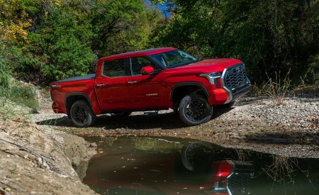 2023 Toyota Tundra TRD with Lift Kit Front Three-Quarter Wallpapers 450x275 (10)