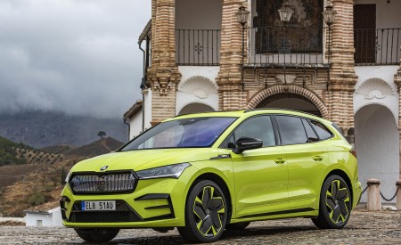 2023 Škoda Enyaq RS iV Front Three-Quarter Wallpapers 450x275 (89)