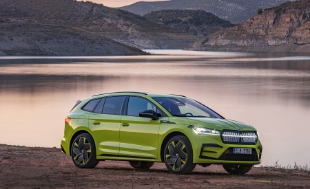 2023 Škoda Enyaq RS iV Front Three-Quarter Wallpapers 450x275 (74)